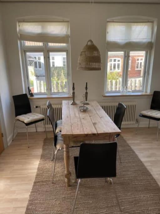 Skont Feriehus Midt I Marstal. Villa Buitenkant foto